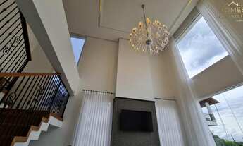 Imagem 3: VENDIDA! Casa em Gramado, com bela vista para o vale, SUÍTE SUPER MASTER. Com 4 dormitório