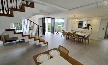 Imagem 5: VENDIDA! Casa em Gramado, com bela vista para o vale, SUÍTE SUPER MASTER. Com 4 dormitório