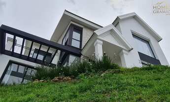 Imagem 6: VENDIDA! Casa em Gramado, com bela vista para o vale, SUÍTE SUPER MASTER. Com 4 dormitório