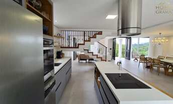 Imagem 7: VENDIDA! Casa em Gramado, com bela vista para o vale, SUÍTE SUPER MASTER. Com 4 dormitório