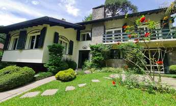 Imagem 2: Casa à venda em Gramado - Bairro Planalto - Reformada e com calefação. Típica casa da serr