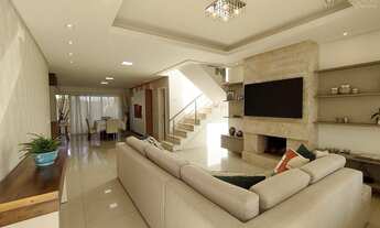 Imagem 2: Sobrado em condomínio fechado com infraestrutura completa! Aceita apartamento de 3 dormitó