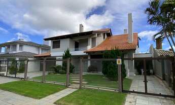 Imagem: Sobrado com piscina e 5 suítes em Atlântida