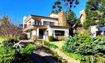 Imagem: Linda Casa com Arquitetura Portuguesa no