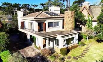 Imagem 2: Linda Casa com Arquitetura Portuguesa no Aspen Mountain Gramado