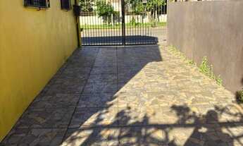 Imagem 2: Casa de esquina Casa com aluguel por R$1.350 /mês