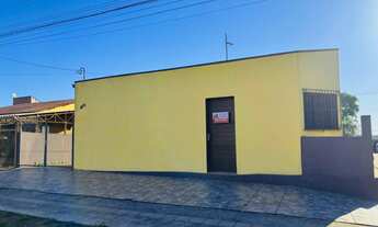 Imagem 1: Casa de esquina Casa com aluguel por R$1.350 /mês