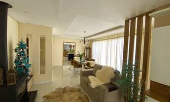 Imagem: CASA IMPECÁVEL de esquina no Centro