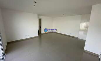 Imagem 7: Descubra o Encanto Único desta Casa de Esquina com 3 Quartos e Terreno Amplo!