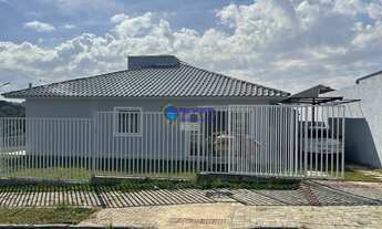 Imagem 2: Descubra o Encanto Único desta Casa de Esquina com 3 Quartos e Terreno Amplo!