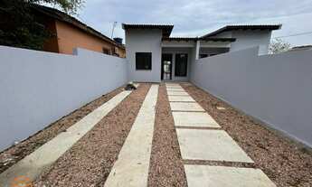 Imagem: Casa com amplo pátio nos fundos e suíte