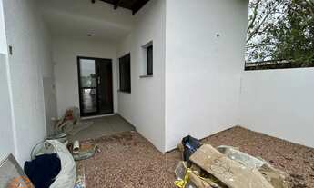 Imagem 5: Casa com amplo pátio nos fundos e suíte