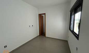 Imagem 6: Casa com amplo pátio nos fundos e suíte