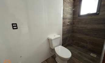 Imagem 7: Casa com amplo pátio nos fundos e suíte