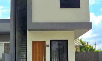 Imagem: Sobrado de esquina com pátio lateral