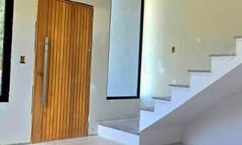 Imagem 2: Sobrado de esquina com pátio lateral