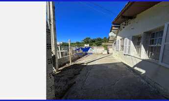 Imagem 3: Casa com 90 m², 2 dormitórios em terreno amplo com 650m², 13m x 50m no Centro de Lagun..