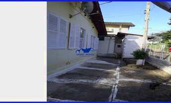 Imagem 6: Casa com 90 m², 2 dormitórios em terreno amplo com 650m², 13m x 50m no Centro de Lagun..