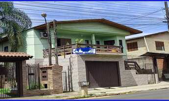 Imagem 3: Casa com 120 metros quadrados, sacada, terraço, 3 quartos sendo 1 suíte, 3 banheiros, 3 va