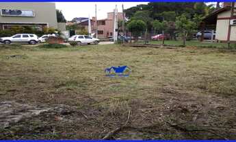 Imagem: Terreno plano e amplo medindo 18,22m x 25,0m