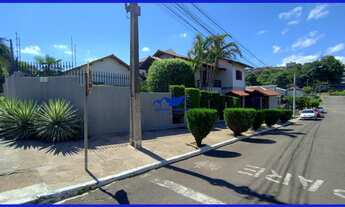 Imagem 2: Casa com 205,20 m², Alto Padrão, 3 quartos, 3 vagas cobertas, 2 sacadas, piscina, Bairro