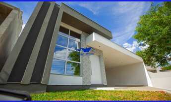 Imagem 4: Casa de alto padrão, plana com 134,00 metros quadrados de área construída com pé direito a