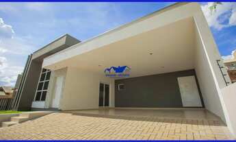 Imagem 5: Casa de alto padrão, plana com 134,00 metros quadrados de área construída com pé direito a