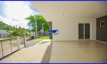 Imagem 7: Casa de alto padrão, plana com 134,00 metros quadrados de área construída com pé direito a