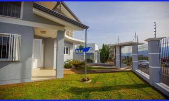 Imagem 4: Casa de alto padrão, com 157 metros quadrados de área construída, pé direito alto, 2 sacad