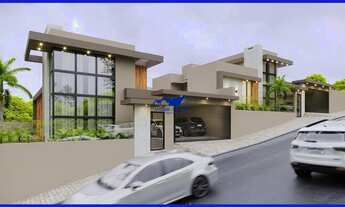 Imagem 1: Casa de alto padrão com 107,45 metros de área construída com 3 dormitório sendo 1 suíte, 2