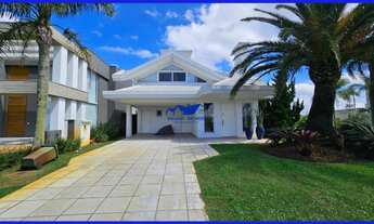 Imagem 4: Lindíssima casa em condomínio de alto padrão no centro de Xangri-lá, com 327 m², 4 suítes