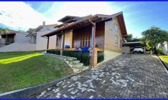 Imagem: Casa com amplo Terreno e pomar no Bairro