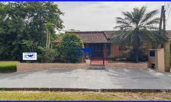 Imagem: Casa de esquina com 3 dormitórios e amplo