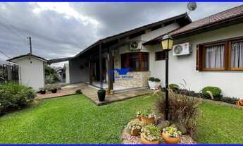 Imagem: Casa a venda com piscina, lareira, 3 dormitórios