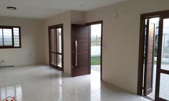 Imagem 4: Casa com arquitetura moderna pertinho do mar