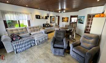 Imagem 4: Casa com piscina e quiosque no centro de Imbé