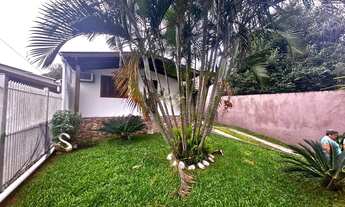 Imagem 2: Casa à venda em Sapucaia do Sul - Sala de estar, sala de jantar e jardim - Confira!