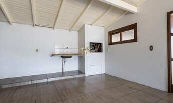 Imagem 2: Casa com churrasqueira em Torres - Ótima oportunidade de compra