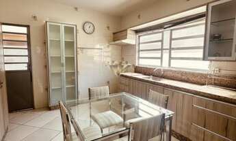 Imagem 2: Casa à venda em Sapucaia do Sul, Centro, com sala de estar, jardim e área construída de 19