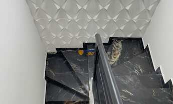 Imagem 4: Sobrado de 03 dormitórios e piscina na Vila Tupi Praia Grande - SP