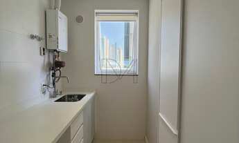 Imagem 2: Apartamento à Venda no Centro de Balneário Camboriú com Churrasqueira e Piscina