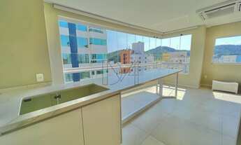 Imagem 3: Apartamento à Venda no Centro de Balneário Camboriú com Churrasqueira e Piscina