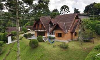 Imagem 2: Casa com Ótimo Terreno e Vista para as Montanhas na Vila Inglesa!