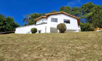 Imagem 2: Casa com Grande Potencial e Vista Magnífica em Condomínio Fechado!