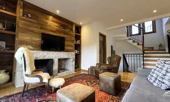 Imagem 4: Charmosa e Aconchegante Residência com Vista Panorâmica das Montanhas!