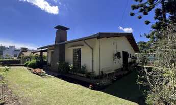 Imagem 3: Oportunidade Única: Casa Antiga com Muito Potencial e um Excelente Terreno!