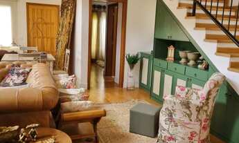 Imagem 7: Casa Recém-Construída com Vista Panorâmica para as Montanhas