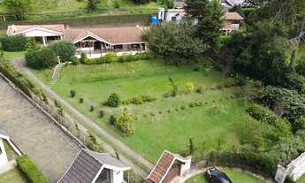Imagem 2: Casa com Terreno amplo, Área Gourmet espaçosa e Proximidade a todas as Comodidades!