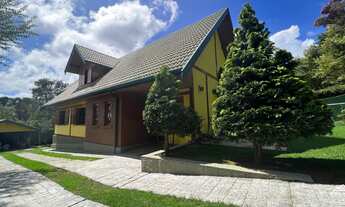 Imagem 2: Viva em uma casa iluminada pelo sol com terreno aproveitável