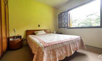 Imagem 7: Viva em uma casa iluminada pelo sol com terreno aproveitável